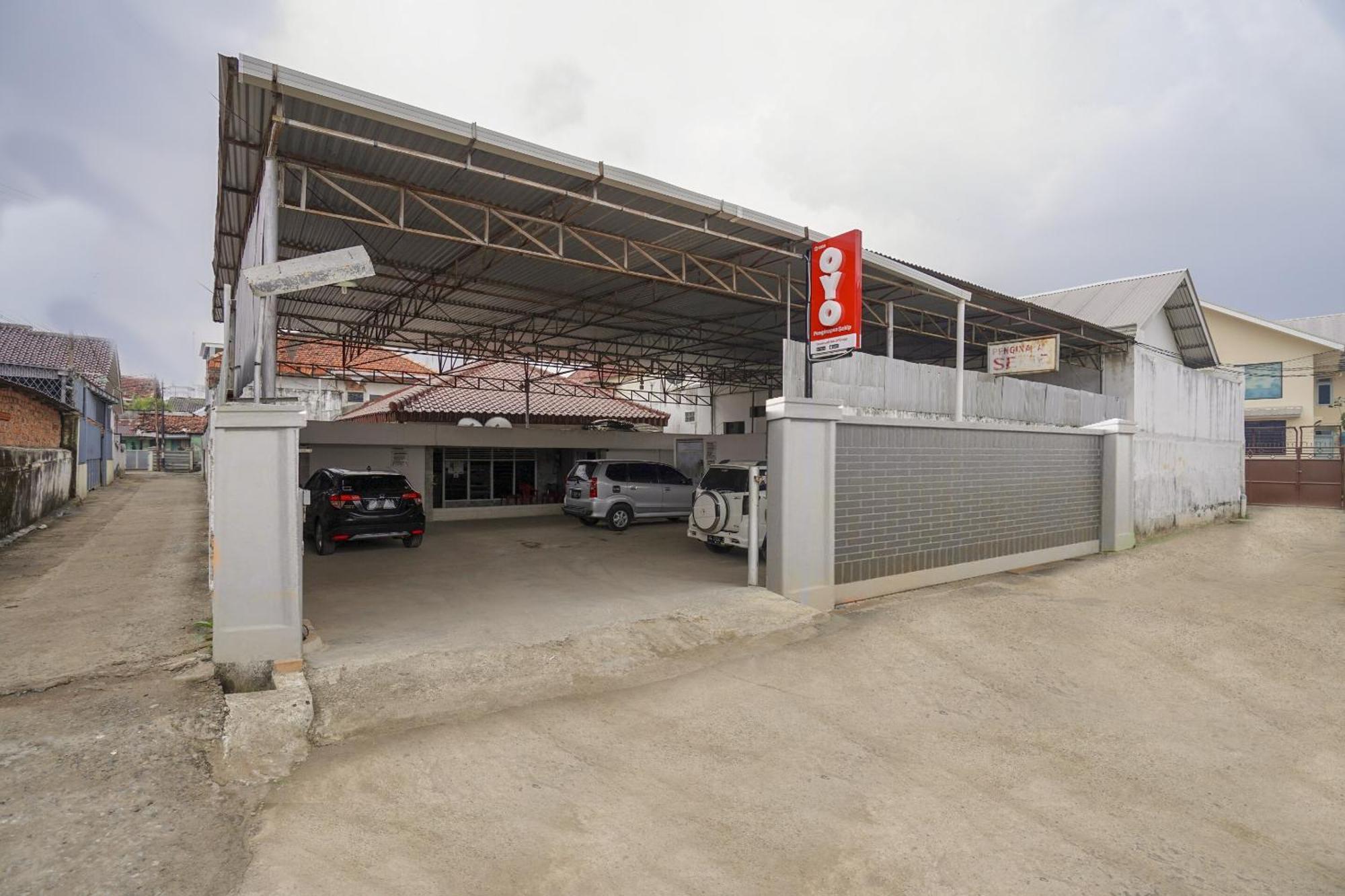 Super Oyo 1868 Penginapan Sekip Palembang Exterior photo