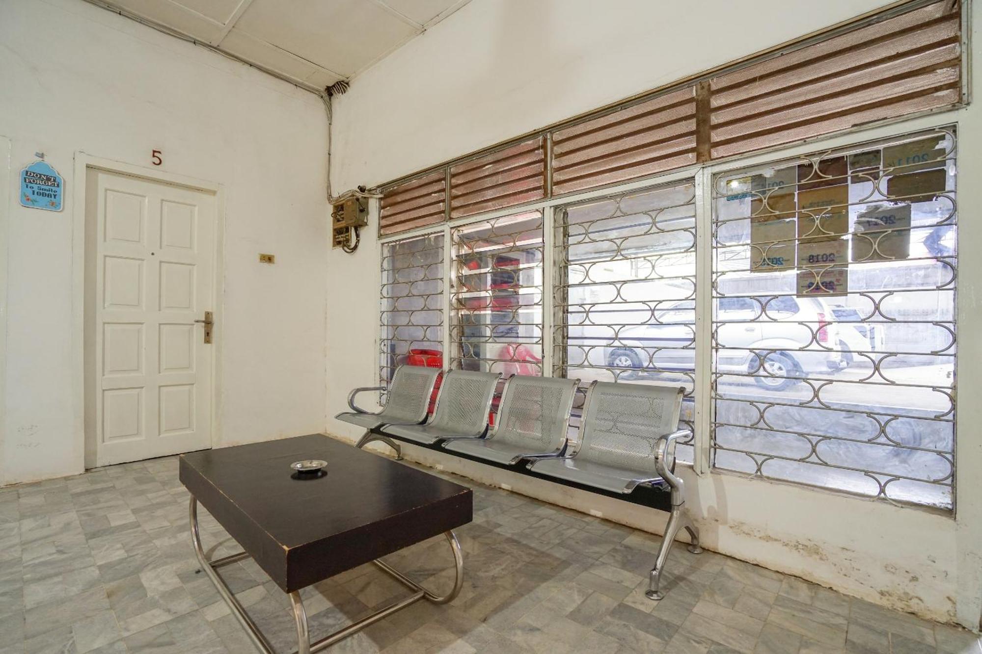 Super Oyo 1868 Penginapan Sekip Palembang Exterior photo